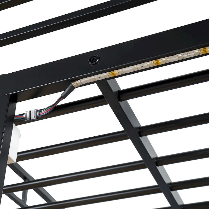 Lit mezzanine simple en métal avec bureau, étagères, prise de courant, lumière LED et armoire