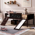Lit mezzanine en bois, une place, avec trois tableaux noirs, deux boîtes de rangement et un toboggan