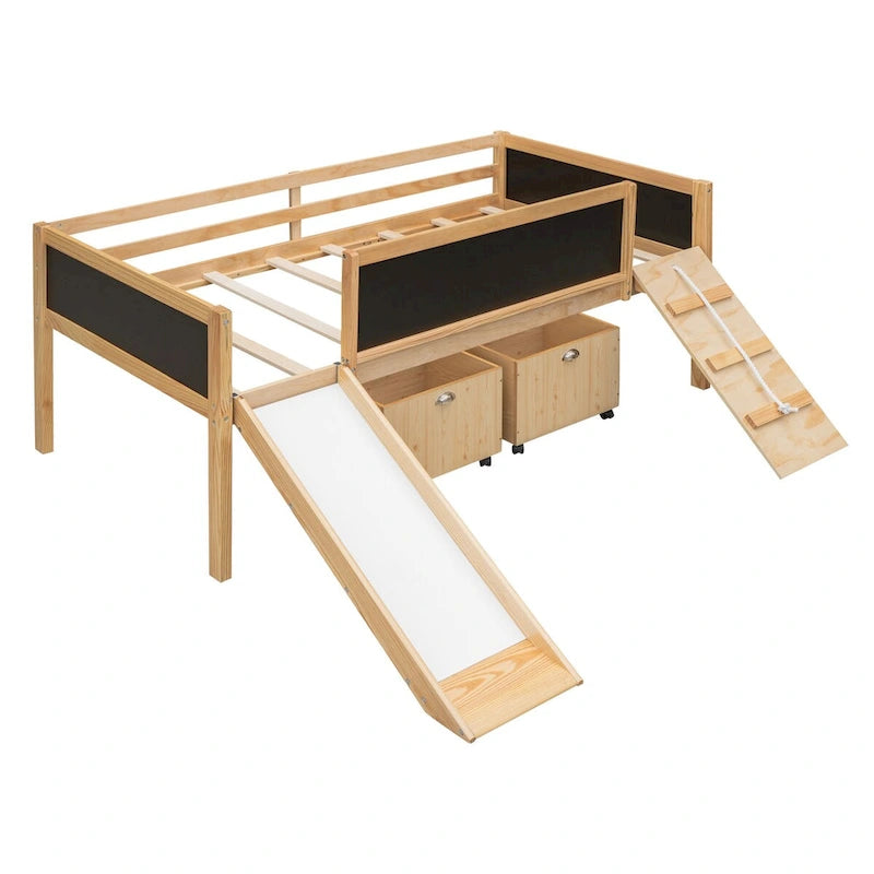 Lit mezzanine en bois, une place, avec trois tableaux noirs, deux boîtes de rangement et un toboggan