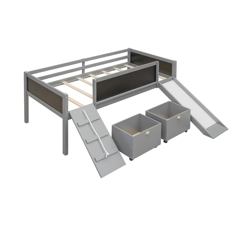 Lit mezzanine en bois, une place, avec trois tableaux noirs, deux boîtes de rangement et un toboggan